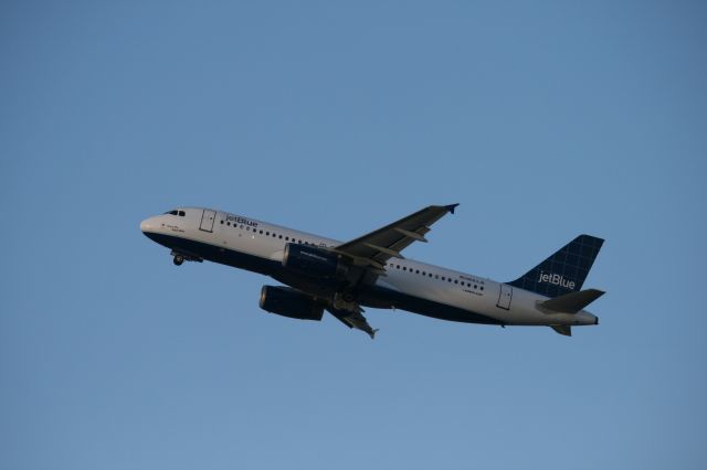 Airbus A320 (N663JB)