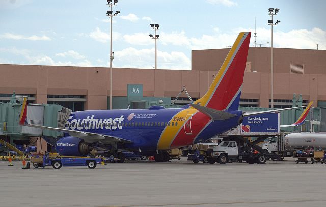 Boeing 737-700 (N798SW)