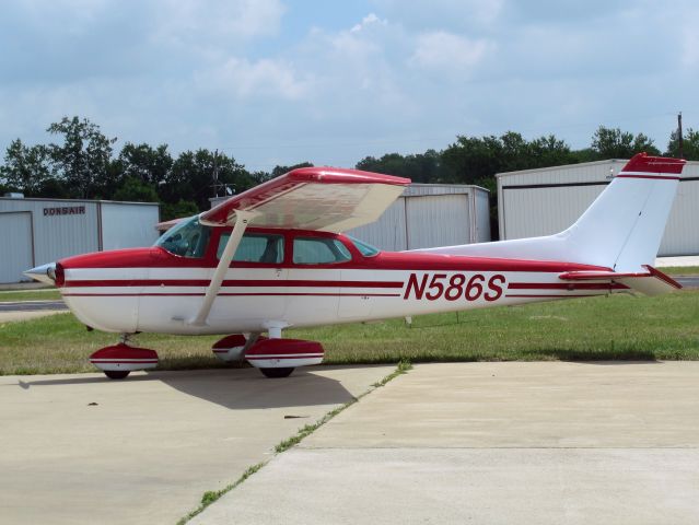 Cessna Skyhawk (N586S)