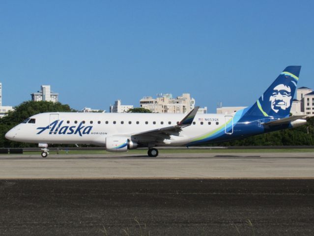 EMBRAER 175 (long wing) (N653QX)