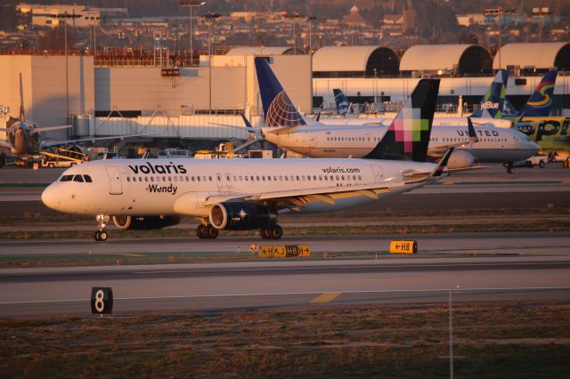 Airbus A320 (XA-VLL)