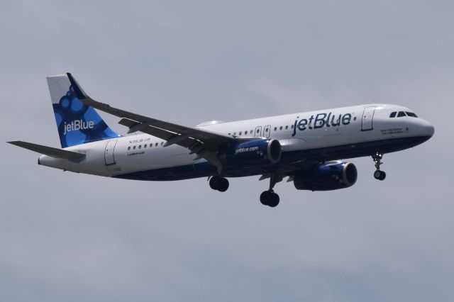 Airbus A320 (N715JB)