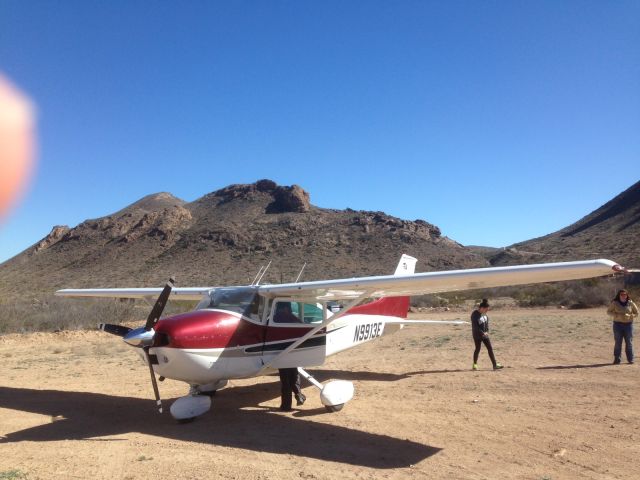 Cessna Skylane (N9913E)