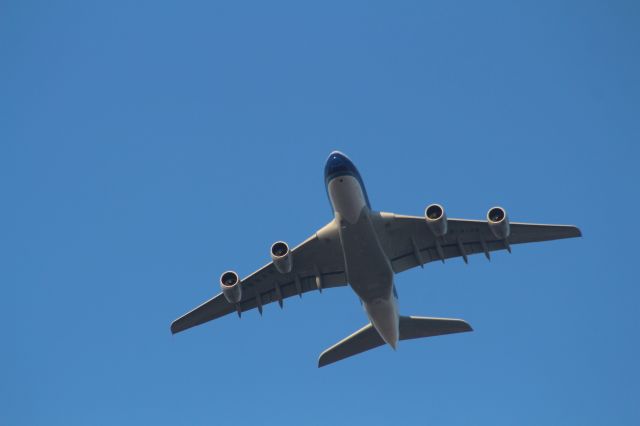 Airbus A380-800 (B-6136) - FINAL APPROACH KLAX 24R