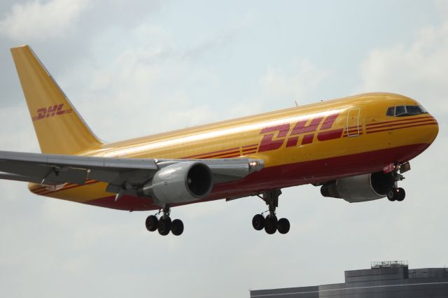 BOEING 767-200 (N792AX) - DHL operating as ABX flight 601 from Hebron, Kentucky, on final for RWY 9. Taken from just east of El Dorado Furniture. 3/31/13