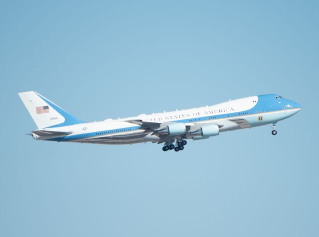 Boeing 747-200 (29000) - South side of KPHX next to the Salt River. 10-19-2018 Air Force One with President Trump on board.