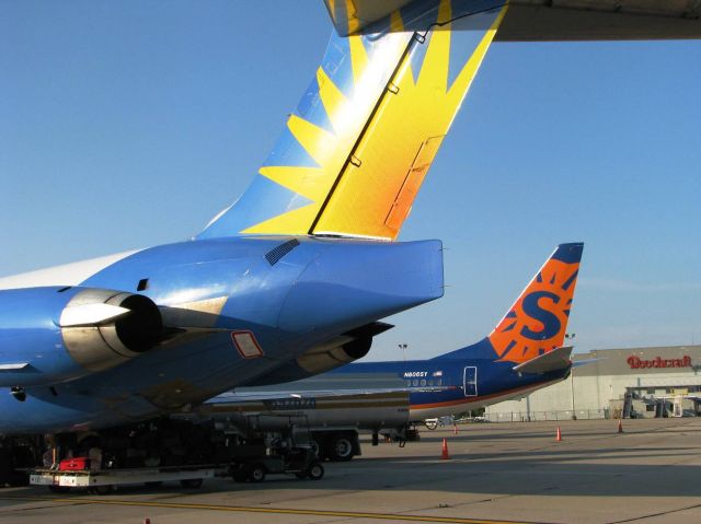 Boeing 737-800 (N806SY) - Allegiant MD-80 and Sun Country B738...RFDs connection to the Sun!