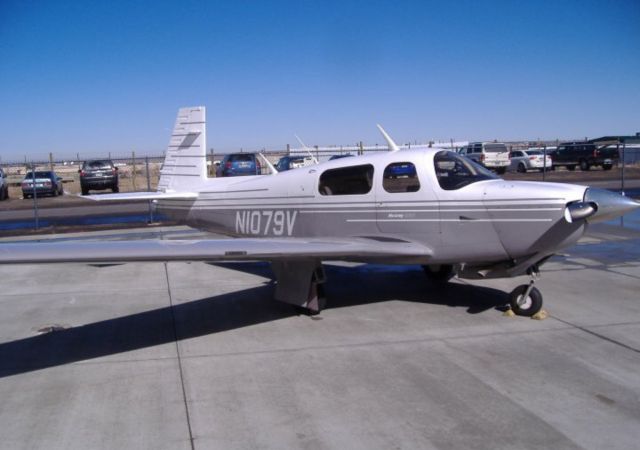 Mooney M-20 (N1079V) - On the ramp at Centennial. 