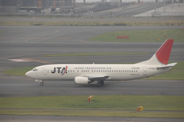BOEING 737-400 (BON8526) - Taxi ar Haneda Intl Airport on 2009/9/27