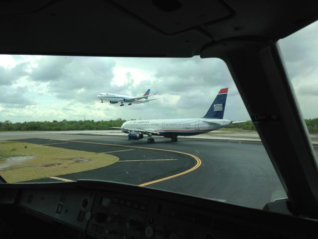 Airbus A321 (N555AY)