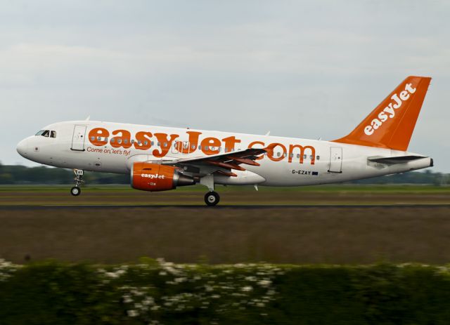 Airbus A320 (G-EZAY)