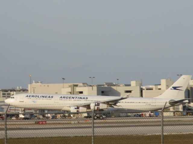 Airbus A340-300 (LV-CEK) - Touchdown deploying thrust reversers!