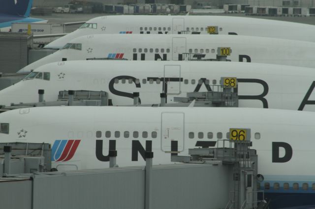 Boeing 747-200 (N173UA) - Heavy day at SFO