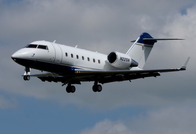 Canadair Challenger (N225N)