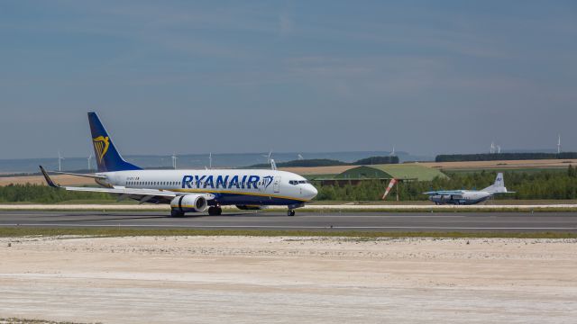 Boeing 737-700 (EI-EFJ)