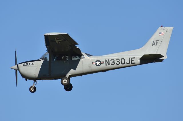 Cessna Skyhawk (N330JE)