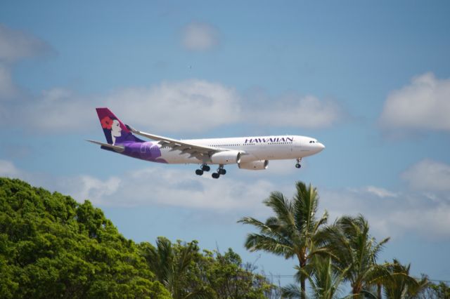 Airbus A330-200 — - Hawaiian Airbus A330-200 landing in paradise.