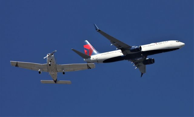 Boeing 737-700 (N820DN) - "Double Cross" - DAL 1932 ANC-SEA  8-9-2020