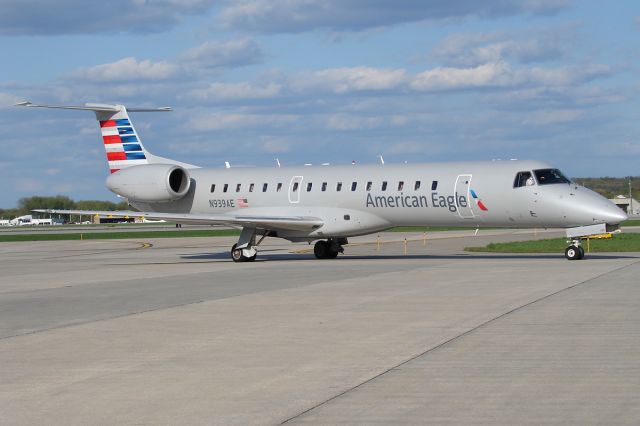 Embraer ERJ-145 (N939AE)