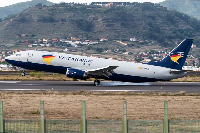 BOEING 737-400 (EC-NLS)
