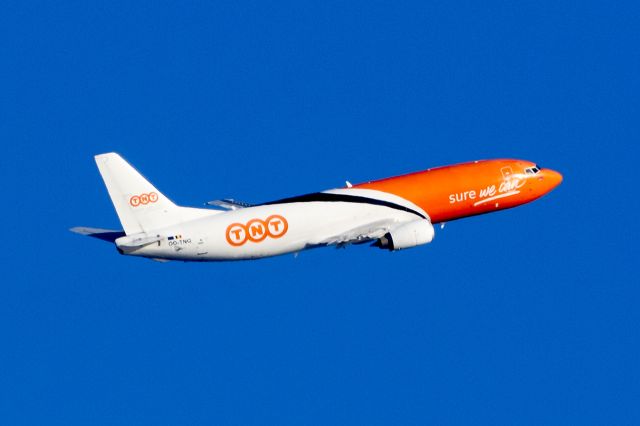 BOEING 737-400 (OO-TNQ)