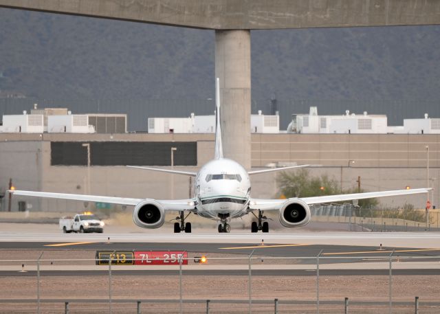 BOEING 737-400 (N769AS)