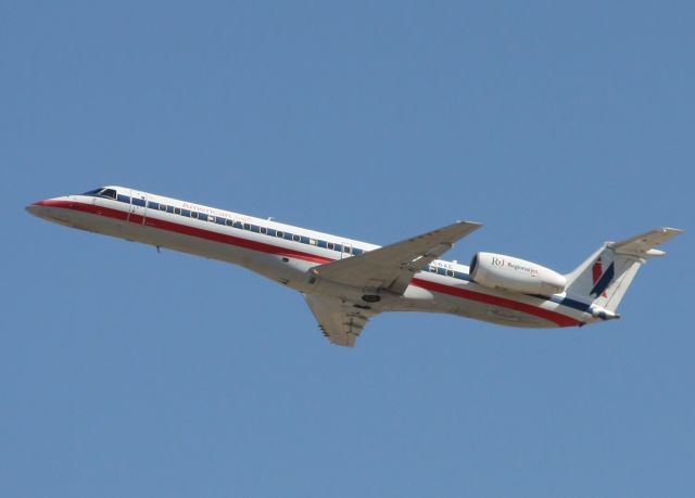 Embraer ERJ-145 —