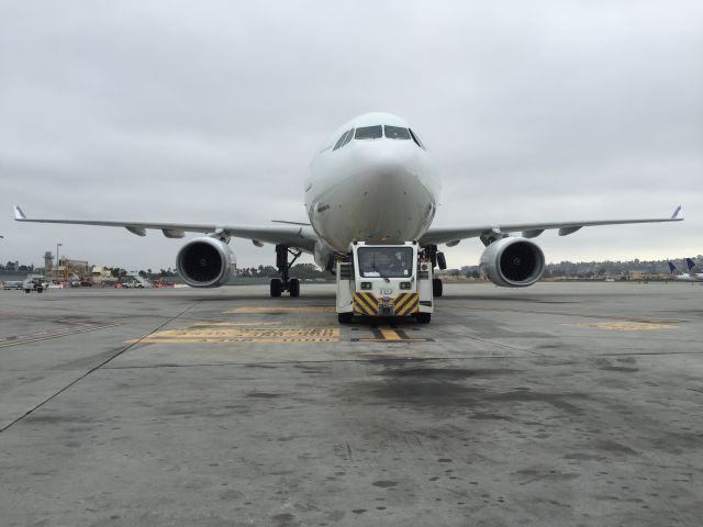 Airbus A321 (N395HA) - PUSHING HA015, READY to Taxi. 
