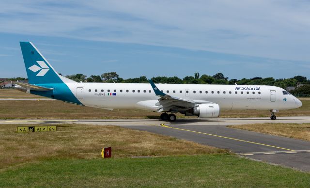 EMBRAER 195 (I-JENB)