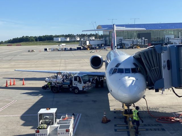 Boeing 717-200 (N930AT) - Getting ready to load up and fly to Detroit (KDTW) as DL 2880. Shot on 6/10/2022.