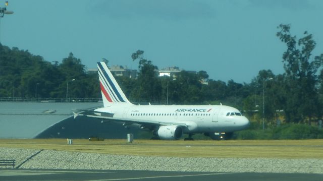 Airbus A318 (F-GUGL) - Heading out to Paris CDG