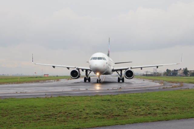 Airbus A320 (XA-VLK) - Aeropuerto Internacional Toluca mirador alexa Rin Rosalio fotografa