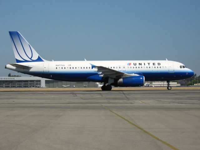 Airbus A320 (N477UA) - TAXIING TO GATE AFTER LANDING