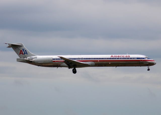 McDonnell Douglas MD-83 (N984TW) - At DFW. 1999 McDonnell Douglas DC-9-83(MD-83)