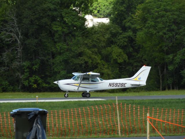 Cessna Skyhawk (N5928E)