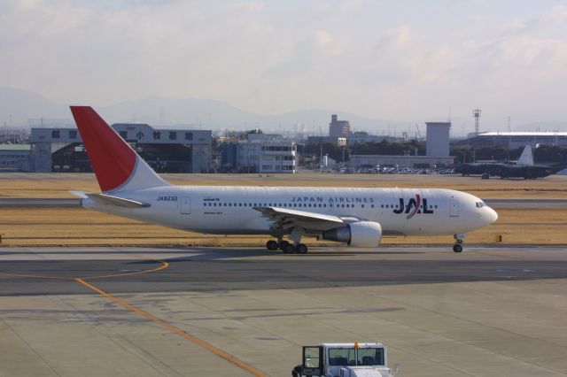 BOEING 767-200 (JA8232)