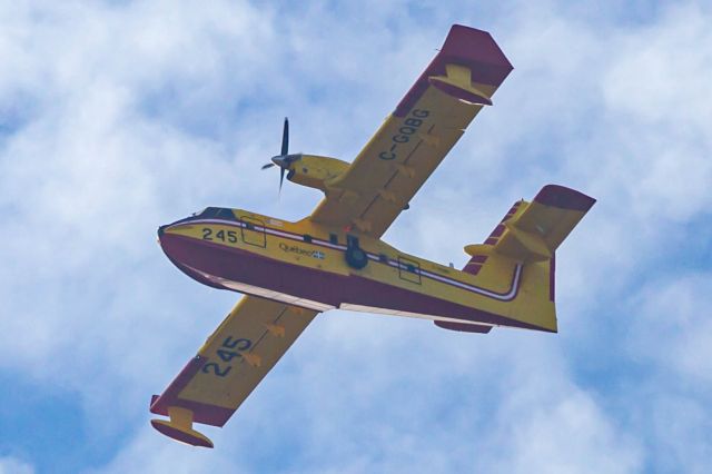 Canadair CL-415 SuperScooper (C-GQBG)