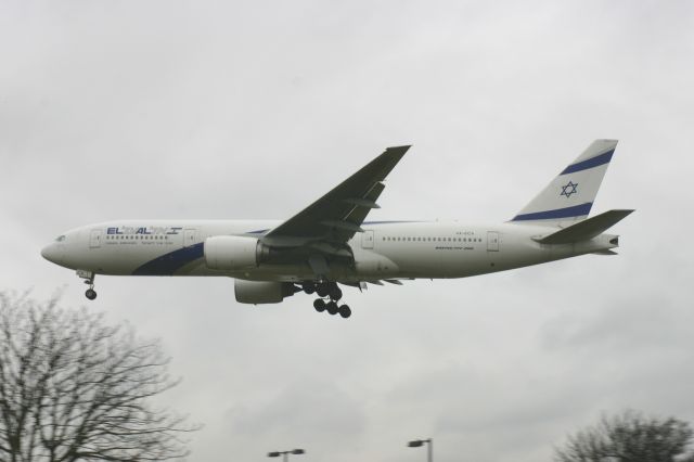 Boeing 777-200 (4X-ECA)