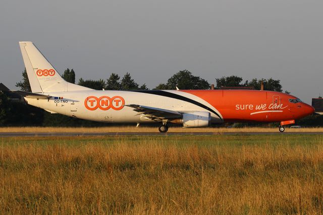 BOEING 737-400 (OO-TNO)