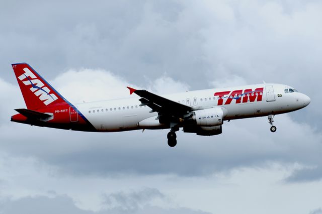 Airbus A320 (PR-MYT)