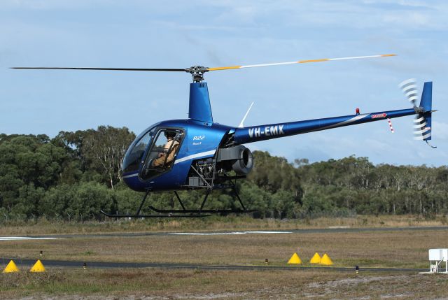 Robinson R-22 (VH-EMX)