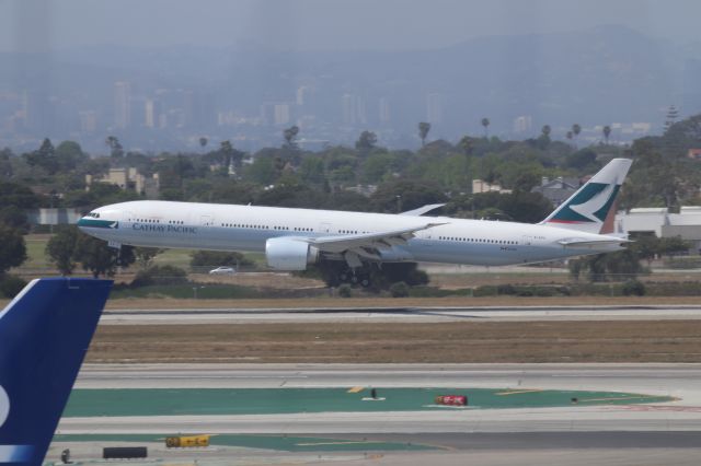 BOEING 777-300ER (B-KPV)