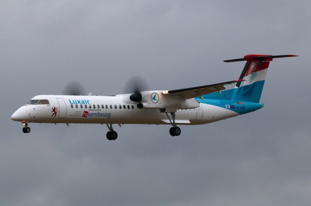 de Havilland Dash 8-400 (LX-LGH)