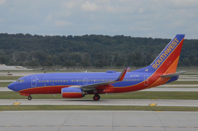 Boeing 737-700 (N275WN) - Southwest 1336 is arriving from 38 minutes late Chicago Midway at 3:23 PM CDT.   Photo taken July 28, 2017 with Nikon D3200 mounting 55-200mm VR2 lens.