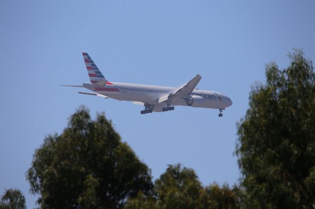 BOEING 777-300ER (N731AN)