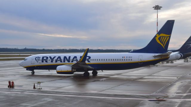 Boeing 737-800 (EI-DCX) - Ryanair Boeing 737-8AS(WL) EI-DCX in Milano Malpensa