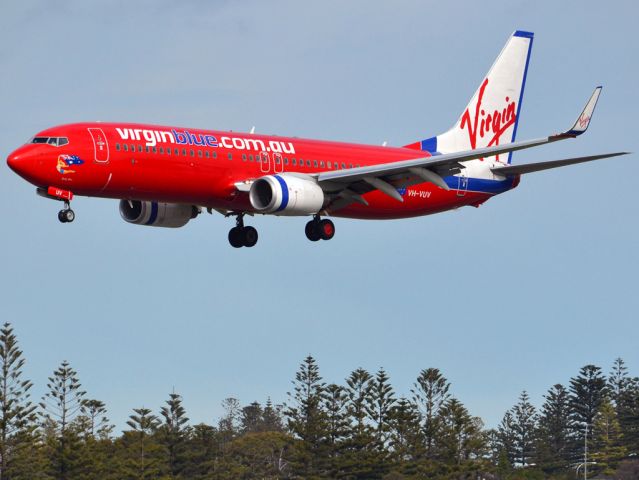 Boeing 737-800 (VH-VUV) - About to put down on runway 05. Thursday 12th July 2012.