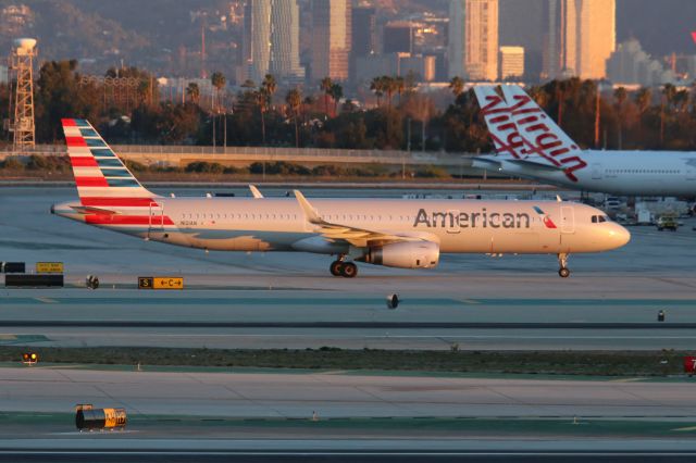 Airbus A321 (N121AN)