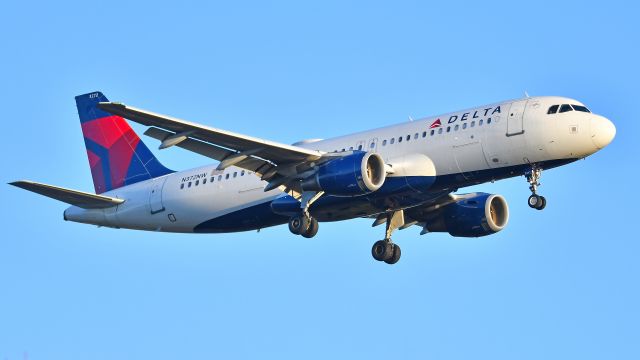 Airbus A320 (N372NW) - Delta Airlines Airbus A320 (N372NW) arrives at KRDU Rwy 23R on 12/04/2019 at 4:21 pm.