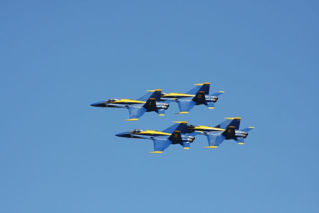 — — - Blue Angels Tuscaloosa Air Show 2009.